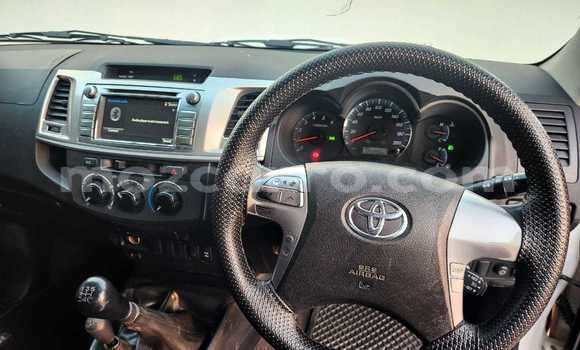 Comprar Usado Toyota Hilux Branco Carro em Maputo em Maputo Comprar Usado Toyota Hilux Branco Carro em Maputo em Maputo