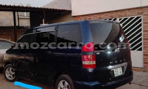 Comprar Usado Toyota Noah Azul Carro em Maputo em Maputo