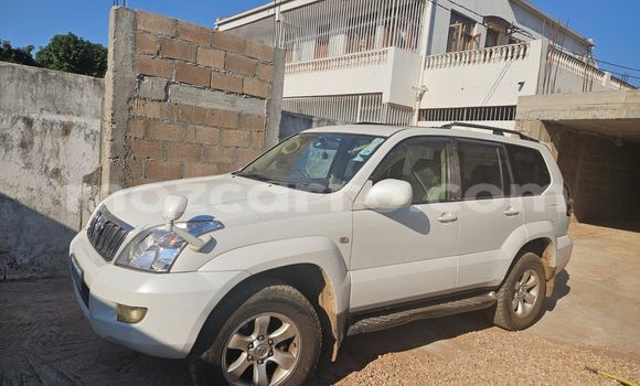 Nunua Ilio tumika Toyota Land Cruiser Prado Nyeupe Gari ndani ya Maputo nchini Maputo