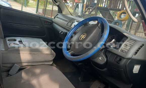 Nunua Ilio tumika Toyota Hiace Bluu Gari ndani ya Maputo nchini Maputo Nunua Ilio tumika Toyota Hiace Bluu Gari ndani ya Maputo nchini Maputo