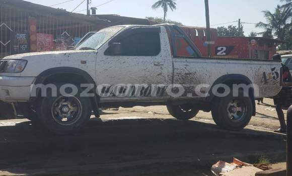 Tenga Tsaru Nissan Hardbody Chena Mota in Maputo in Maputo