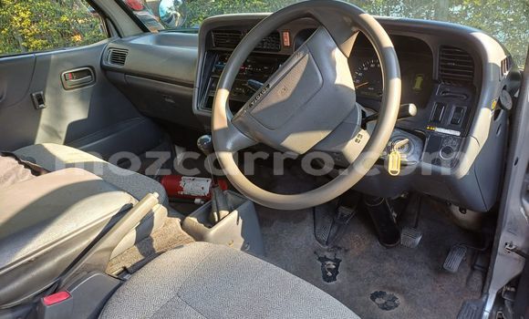 Nunua Ilio tumika Toyota Hiace Fedha Gari ndani ya Maputo nchini Maputo Nunua Ilio tumika Toyota Hiace Fedha Gari ndani ya Maputo nchini Maputo