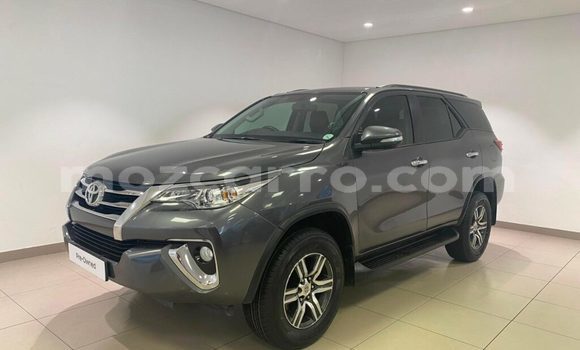 Tenga Tsaru Toyota Fortuner Girinhi Mota in Angoche in Nampula