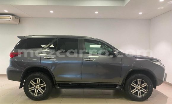 Comprar Usado Toyota Fortuner Verde Carro em Angoche em Nampula Comprar Usado Toyota Fortuner Verde Carro em Angoche em Nampula