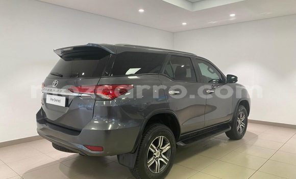 Comprar Usado Toyota Fortuner Verde Carro em Angoche em Nampula Comprar Usado Toyota Fortuner Verde Carro em Angoche em Nampula
