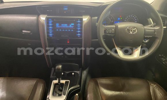 Comprar Usado Toyota Fortuner Verde Carro em Angoche em Nampula Comprar Usado Toyota Fortuner Verde Carro em Angoche em Nampula