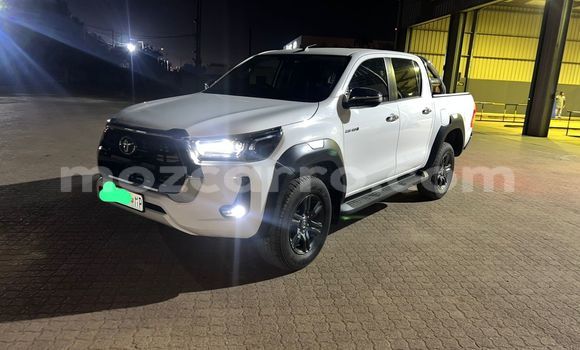 Tenga Tsaru Toyota Hiluxe Revo Chena Mota in Maputo in Maputo