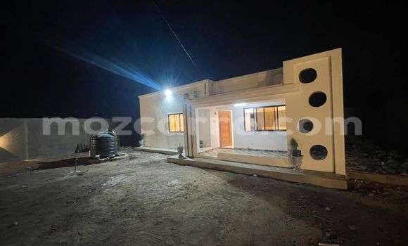 Buy Used Abarth 124 Spider White Car in Maputo in Maputo Buy Used Abarth 124 Spider White Car in Maputo in Maputo