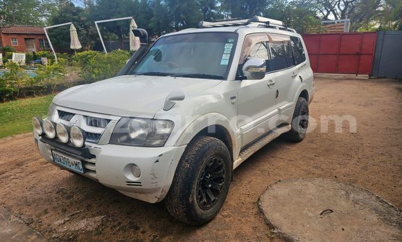 Comprar Usado Mitsubishi Pajero Branco Carro em Maputo em Maputo