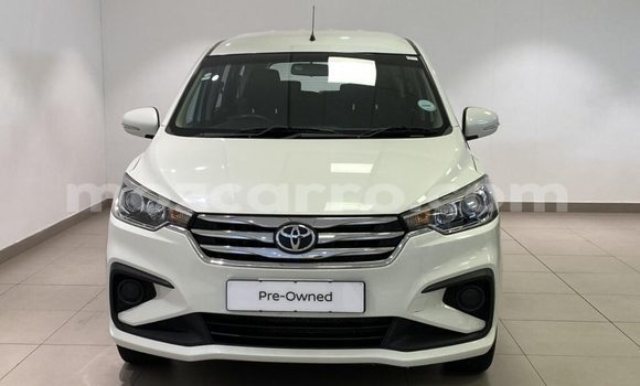 Buy Used Toyota Corolla Rumion White Car in Angoche in Nampula Buy Used Toyota Corolla Rumion White Car in Angoche in Nampula