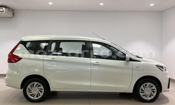 Buy Used Toyota Corolla Rumion White Car in Angoche in Nampula Buy Used Toyota Corolla Rumion White Car in Angoche in Nampula