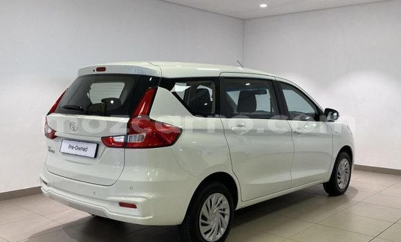 Buy Used Toyota Corolla Rumion White Car in Angoche in Nampula Buy Used Toyota Corolla Rumion White Car in Angoche in Nampula