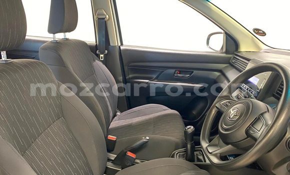 Buy Used Toyota Corolla Rumion White Car in Angoche in Nampula Buy Used Toyota Corolla Rumion White Car in Angoche in Nampula
