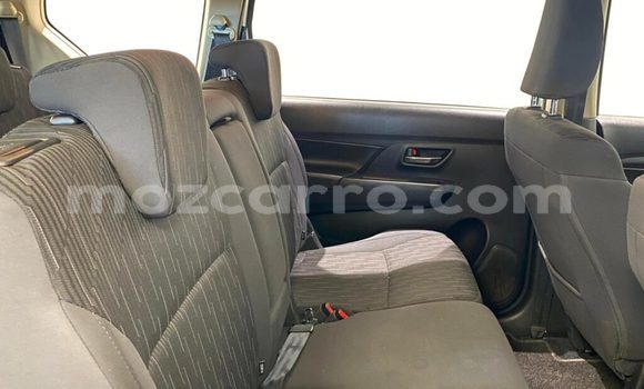 Buy Used Toyota Corolla Rumion White Car in Angoche in Nampula Buy Used Toyota Corolla Rumion White Car in Angoche in Nampula