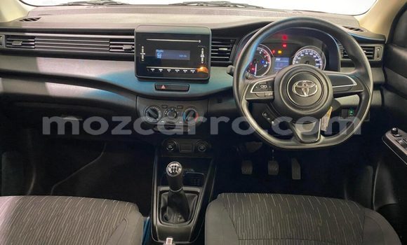 Buy Used Toyota Corolla Rumion White Car in Angoche in Nampula Buy Used Toyota Corolla Rumion White Car in Angoche in Nampula