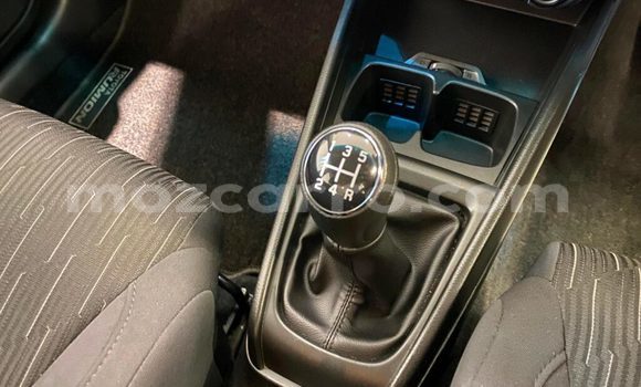 Buy Used Toyota Corolla Rumion White Car in Angoche in Nampula Buy Used Toyota Corolla Rumion White Car in Angoche in Nampula