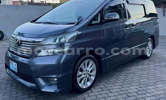 Comprar Usado Toyota Alphard Prata Carro em Maputo em Maputo