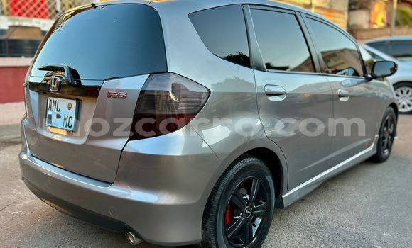 Nunua Ilio tumika Honda Fit Fedha Gari ndani ya Maputo nchini Maputo Nunua Ilio tumika Honda Fit Fedha Gari ndani ya Maputo nchini Maputo