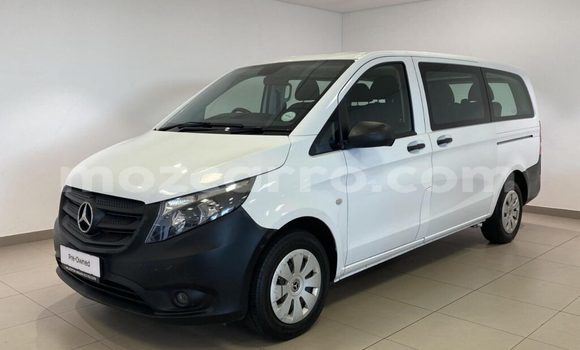 Tenga Tsaru Mercedes-Benz C-Classe Chena Mota in Boane in Maputo