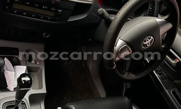 Nunua Ilio tumika Toyota Land Cruiser Fedha Gari ndani ya Maputo nchini Maputo Nunua Ilio tumika Toyota Land Cruiser Fedha Gari ndani ya Maputo nchini Maputo