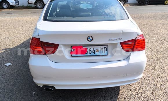 Comprar Usado BMW 3-Series Branco Carro em Maputo em Maputo Comprar Usado BMW 3-Series Branco Carro em Maputo em Maputo