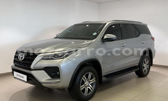 Nunua Ilio tumika Toyota Fortuner Fedha Gari ndani ya Búzi nchini Sofala