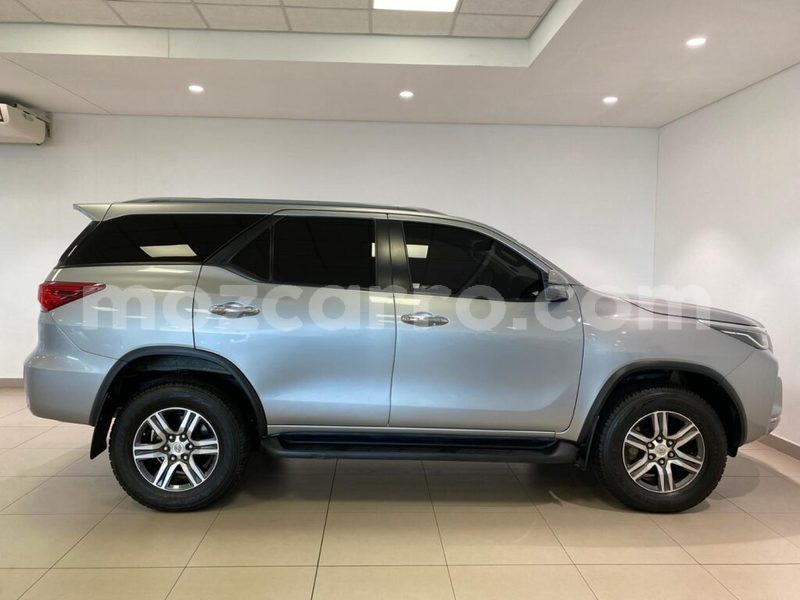 Big with watermark toyota fortuner sofala buzi 26373