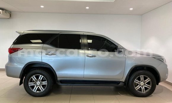 Nunua Ilio tumika Toyota Fortuner Fedha Gari ndani ya Búzi nchini Sofala Nunua Ilio tumika Toyota Fortuner Fedha Gari ndani ya Búzi nchini Sofala