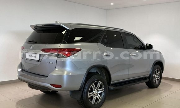 Nunua Ilio tumika Toyota Fortuner Fedha Gari ndani ya Búzi nchini Sofala Nunua Ilio tumika Toyota Fortuner Fedha Gari ndani ya Búzi nchini Sofala