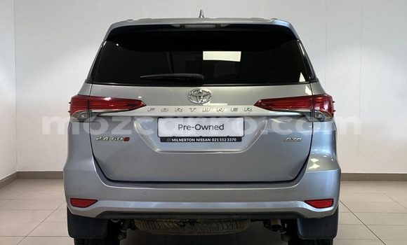 Nunua Ilio tumika Toyota Fortuner Fedha Gari ndani ya Búzi nchini Sofala Nunua Ilio tumika Toyota Fortuner Fedha Gari ndani ya Búzi nchini Sofala