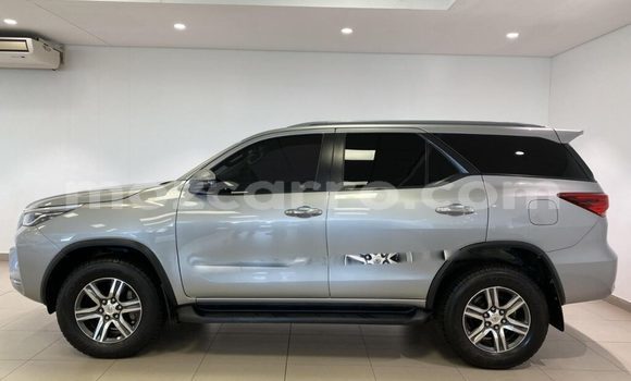 Nunua Ilio tumika Toyota Fortuner Fedha Gari ndani ya Búzi nchini Sofala Nunua Ilio tumika Toyota Fortuner Fedha Gari ndani ya Búzi nchini Sofala