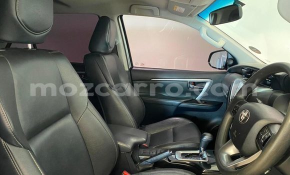 Nunua Ilio tumika Toyota Fortuner Fedha Gari ndani ya Búzi nchini Sofala Nunua Ilio tumika Toyota Fortuner Fedha Gari ndani ya Búzi nchini Sofala