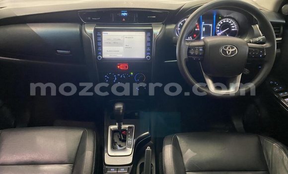 Nunua Ilio tumika Toyota Fortuner Fedha Gari ndani ya Búzi nchini Sofala Nunua Ilio tumika Toyota Fortuner Fedha Gari ndani ya Búzi nchini Sofala