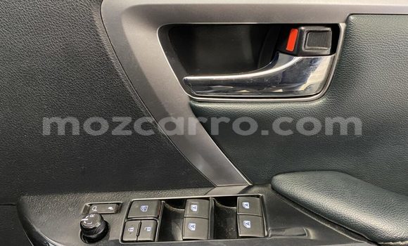 Nunua Ilio tumika Toyota Fortuner Fedha Gari ndani ya Búzi nchini Sofala Nunua Ilio tumika Toyota Fortuner Fedha Gari ndani ya Búzi nchini Sofala