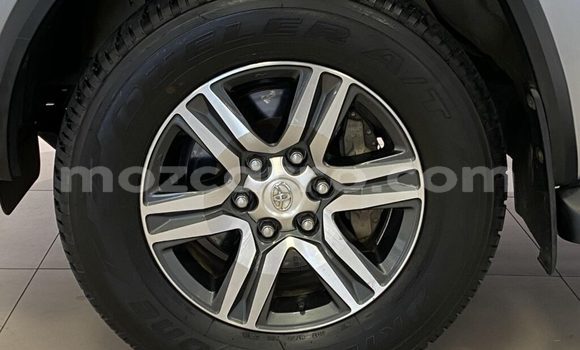 Nunua Ilio tumika Toyota Fortuner Fedha Gari ndani ya Búzi nchini Sofala Nunua Ilio tumika Toyota Fortuner Fedha Gari ndani ya Búzi nchini Sofala