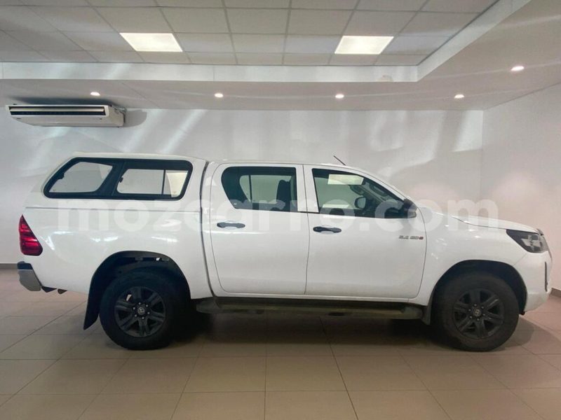 Big with watermark toyota hilux sofala beira 26376