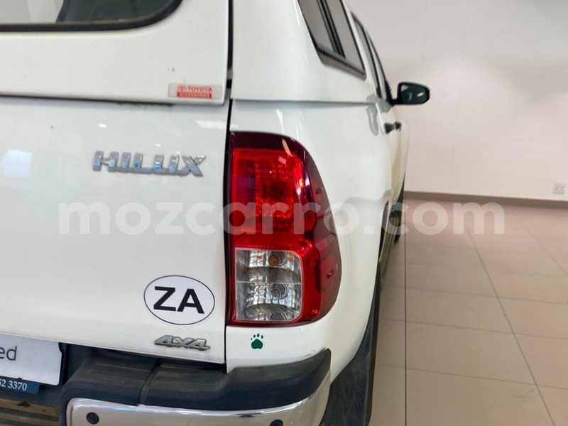 Big with watermark toyota hilux sofala beira 26376