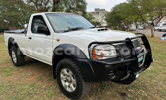 Comprar Usado Nissan Hardbody Branco Carro em Maputo em Maputo