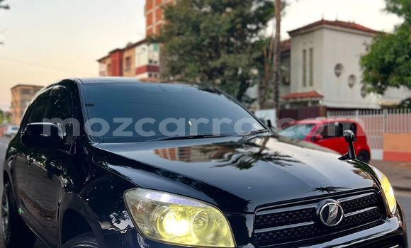 Nunua Ilio tumika Toyota RAV4 Nyeusi Gari ndani ya Maputo nchini Maputo