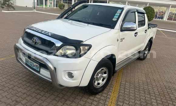 Tenga Tsaru Toyota Hilux Chena Mota in Maputo in Maputo