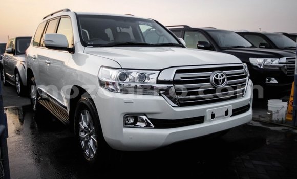 Nunua Imported Toyota Land Cruiser Nyeupe Gari ndani ya Import - Dubai nchini Cabo Delgado Nunua Imported Toyota Land Cruiser Nyeupe Gari ndani ya Import - Dubai nchini Cabo Delgado