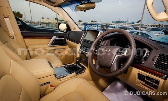 Nunua Imported Toyota Land Cruiser Nyeupe Gari ndani ya Import - Dubai nchini Cabo Delgado Nunua Imported Toyota Land Cruiser Nyeupe Gari ndani ya Import - Dubai nchini Cabo Delgado