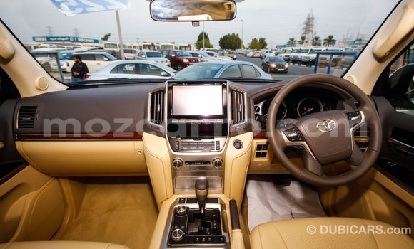 Nunua Imported Toyota Land Cruiser Nyeupe Gari ndani ya Import - Dubai nchini Cabo Delgado Nunua Imported Toyota Land Cruiser Nyeupe Gari ndani ya Import - Dubai nchini Cabo Delgado