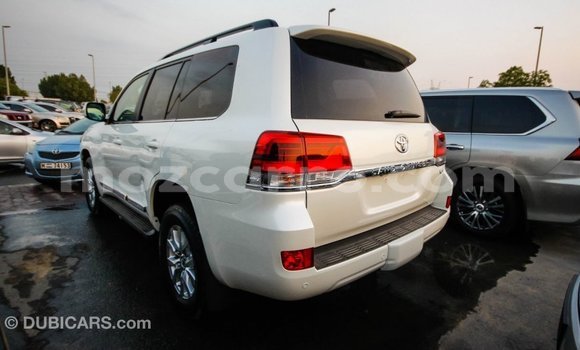 Nunua Imported Toyota Land Cruiser Nyeupe Gari ndani ya Import - Dubai nchini Cabo Delgado Nunua Imported Toyota Land Cruiser Nyeupe Gari ndani ya Import - Dubai nchini Cabo Delgado