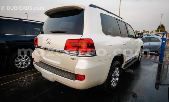 Nunua Imported Toyota Land Cruiser Nyeupe Gari ndani ya Import - Dubai nchini Cabo Delgado Nunua Imported Toyota Land Cruiser Nyeupe Gari ndani ya Import - Dubai nchini Cabo Delgado