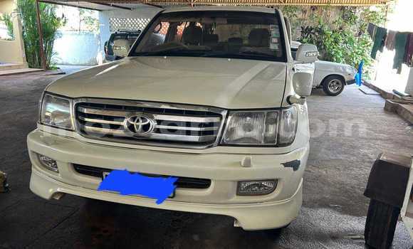 Nunua Ilio tumika Toyota Land Cruiser Prado Nyeupe Gari ndani ya Maputo nchini Maputo Nunua Ilio tumika Toyota Land Cruiser Prado Nyeupe Gari ndani ya Maputo nchini Maputo