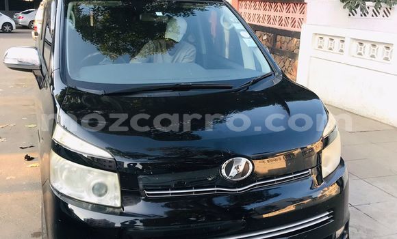 Nunua Ilio tumika Toyota Voxy Nyeusi Gari ndani ya Maputo nchini Maputo