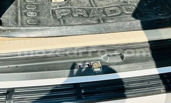 Nunua Ilio tumika Toyota Land Cruiser Nyeupe Gari ndani ya Maputo nchini Maputo Nunua Ilio tumika Toyota Land Cruiser Nyeupe Gari ndani ya Maputo nchini Maputo