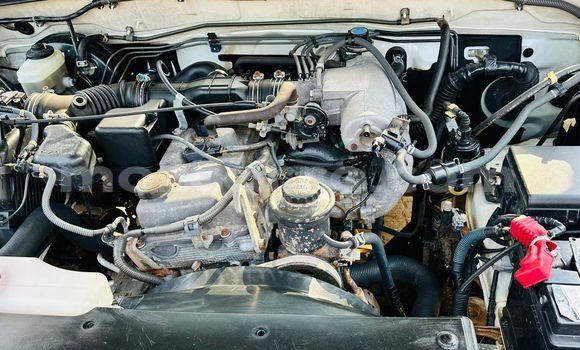 Nunua Ilio tumika Toyota Land Cruiser Nyeupe Gari ndani ya Maputo nchini Maputo Nunua Ilio tumika Toyota Land Cruiser Nyeupe Gari ndani ya Maputo nchini Maputo