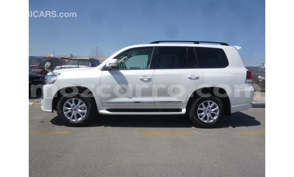 Comprar Importar Toyota Land Cruiser Branco Carro em Import - Dubai em Cabo Delgado Comprar Importar Toyota Land Cruiser Branco Carro em Import - Dubai em Cabo Delgado